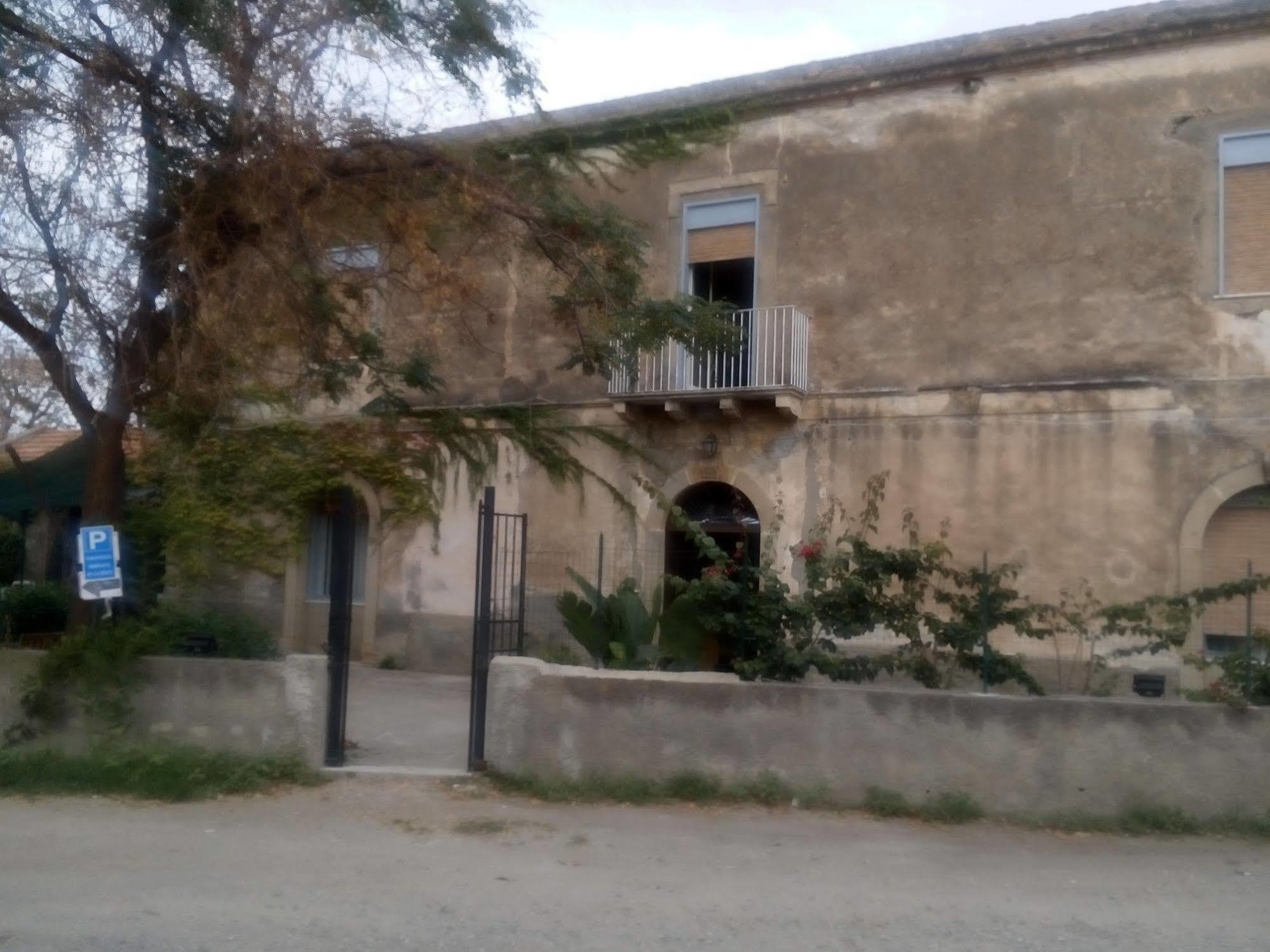 Il Casale Hotell Milazzo Exteriör bild
