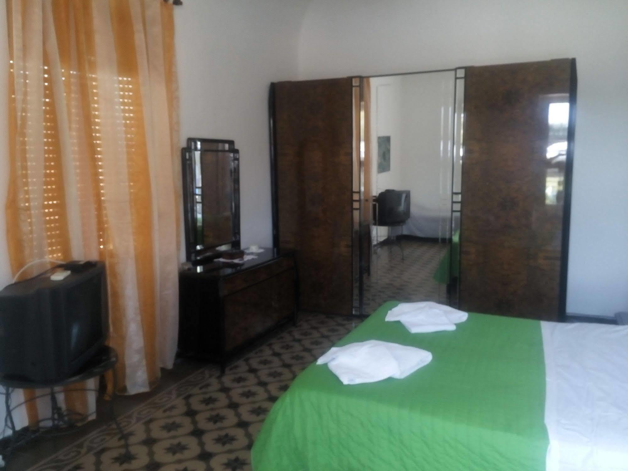 Il Casale Hotell Milazzo Exteriör bild