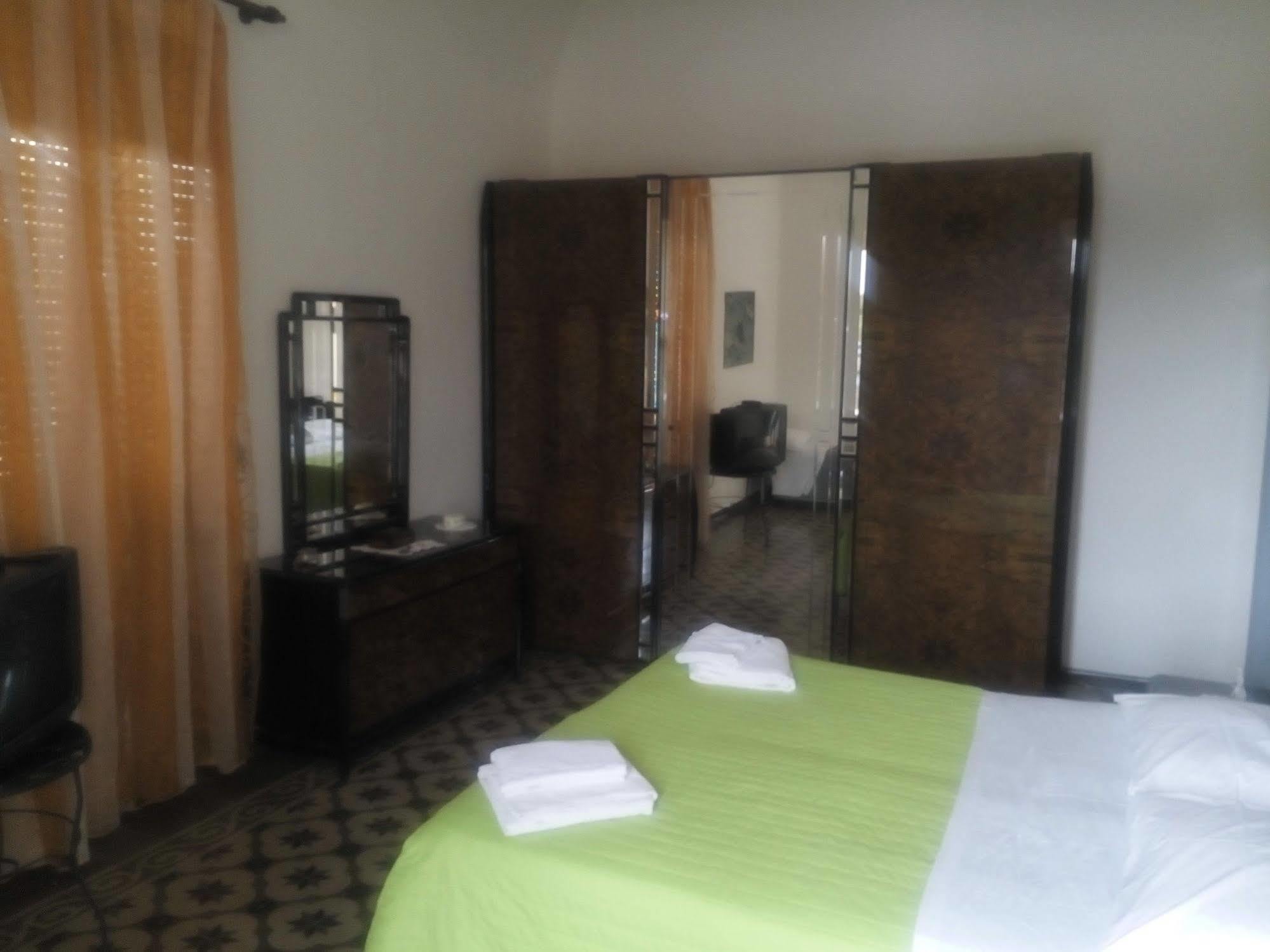 Il Casale Hotell Milazzo Exteriör bild